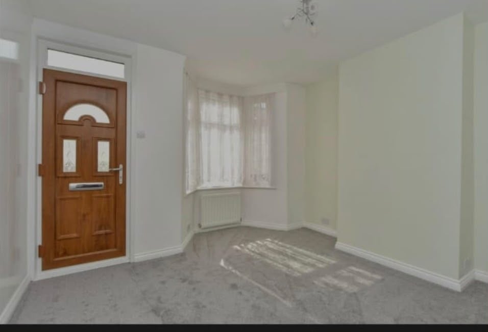 Flat Adelaide Road in Gillingham