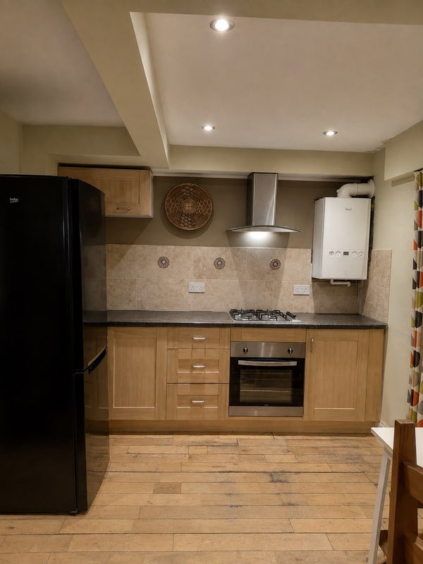 Flat Grayshott Road in Greater London