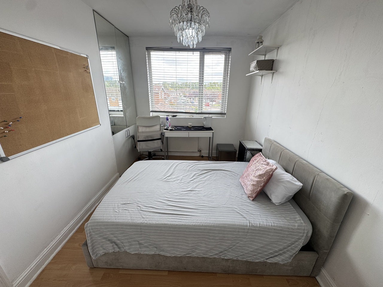 Room Ninth Avenue in Luton