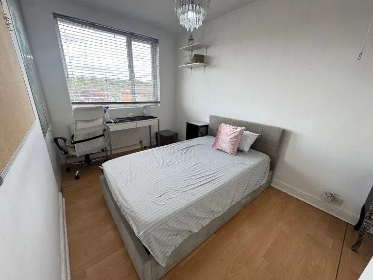 Room Ninth Avenue in Luton