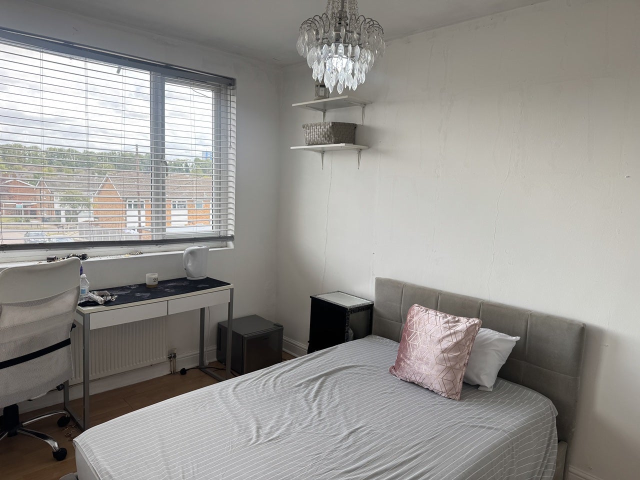 Room Ninth Avenue in Luton