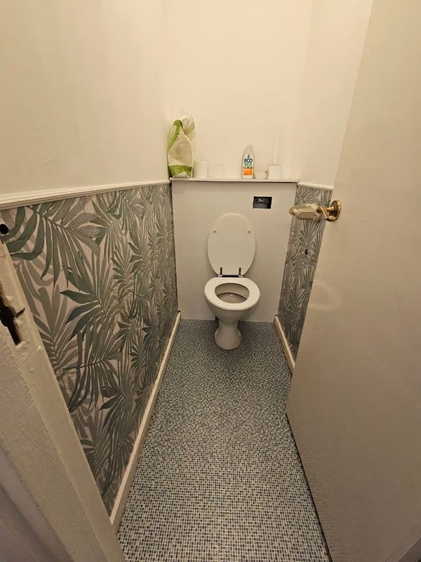 Room Weatherley Close in Greater London