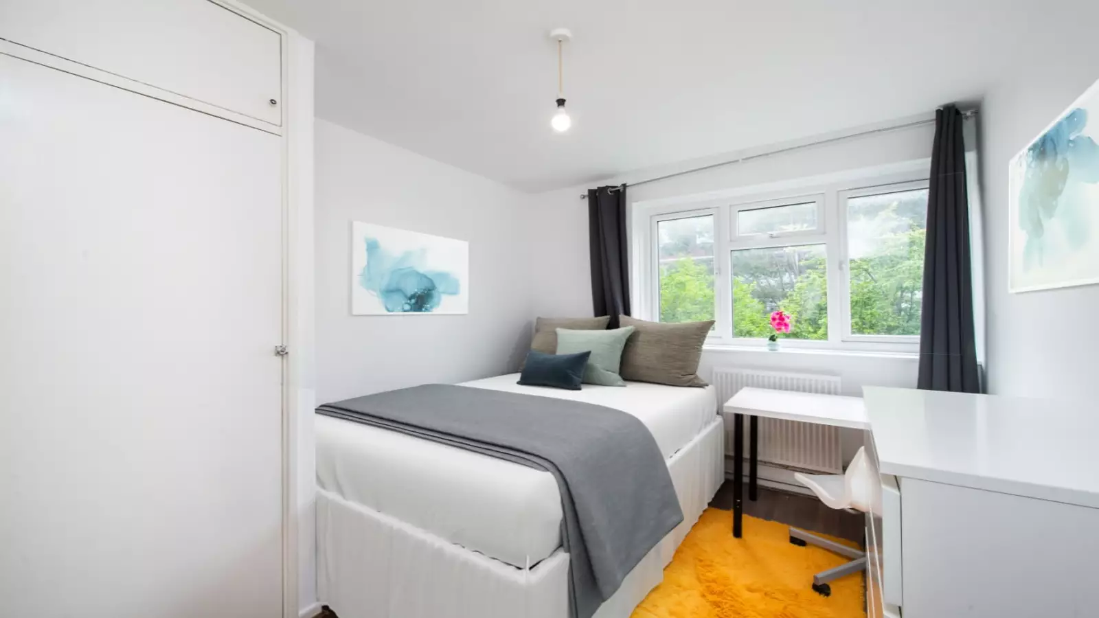 Flat Stewarts Road in Greater London
