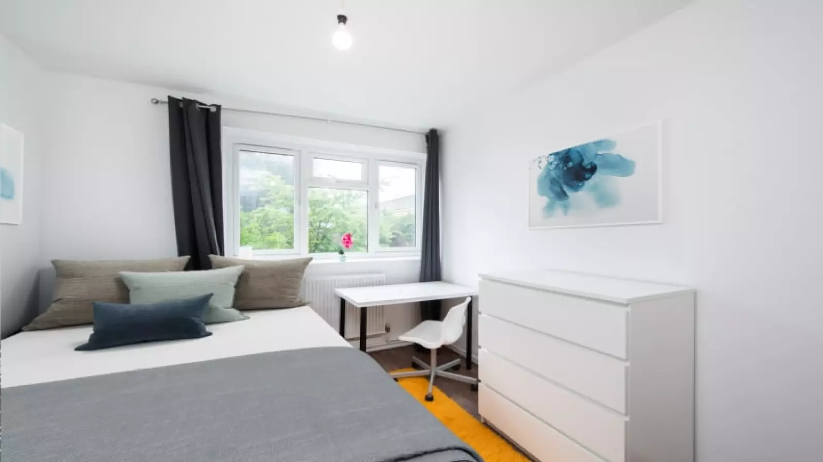 Flat Stewarts Road in Greater London