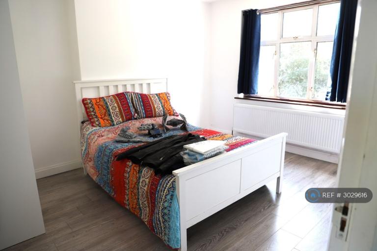 Flat Wandle Road in Greater London