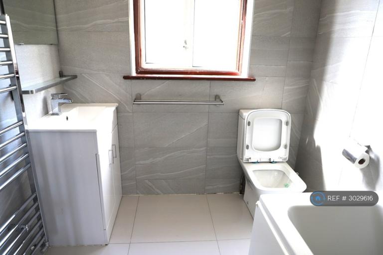 Flat Wandle Road in Greater London