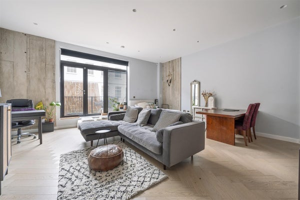 Flat Gransden Avenue in London