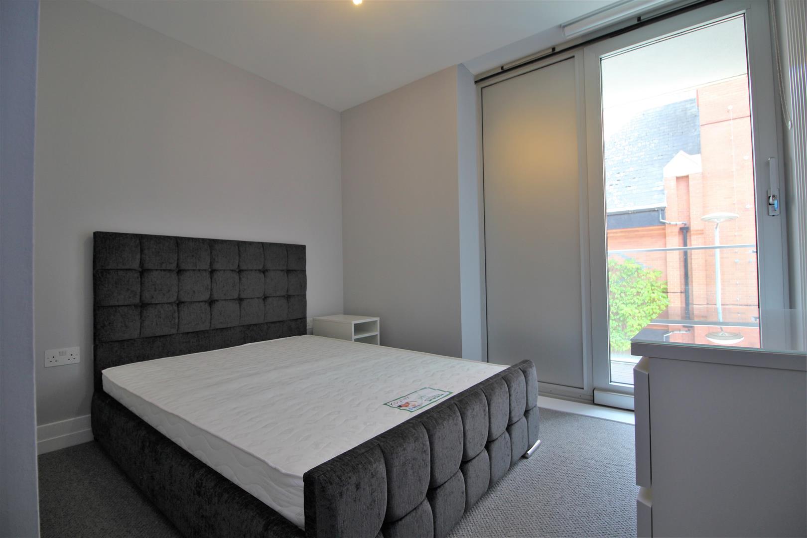 Flat Shires Lane in Leicester