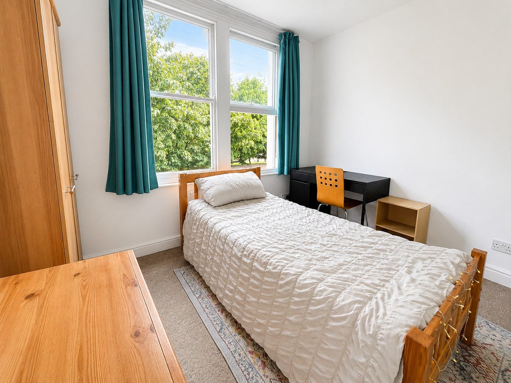 Room Newmarket Road (shared-use path) in Cambridge