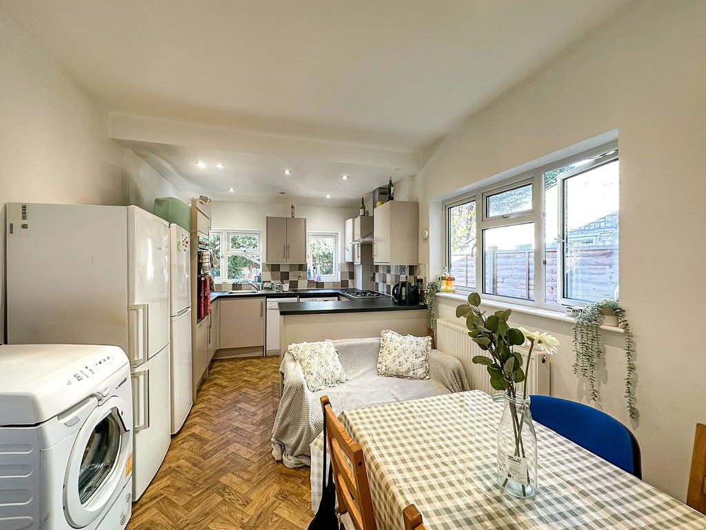 Room Newmarket Road (shared-use path) in Cambridge