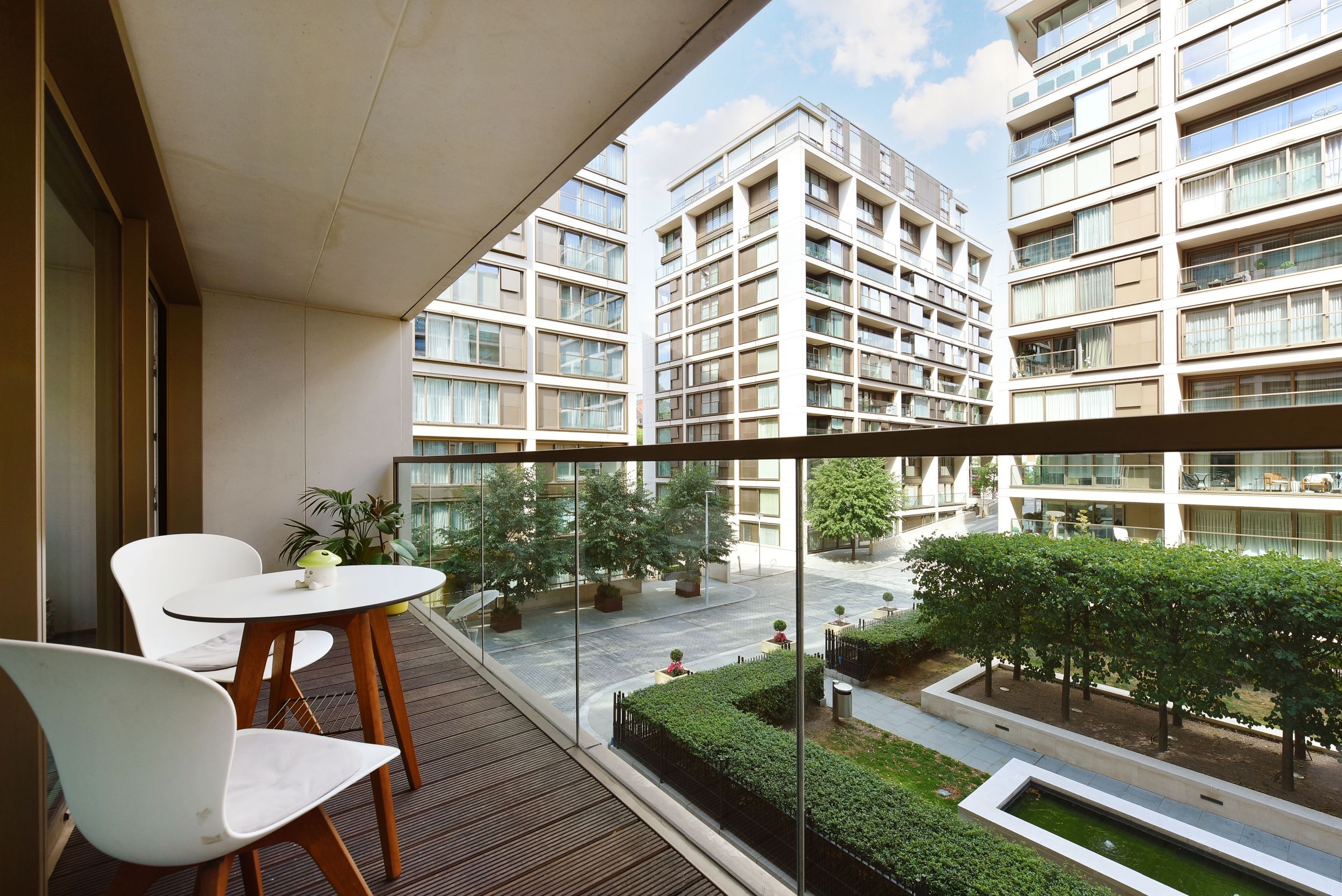 Flat Radnor Terrace in Greater London