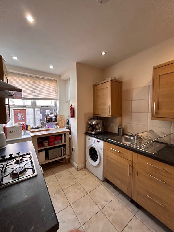 Room Lower Cheltenham Place in Bristol