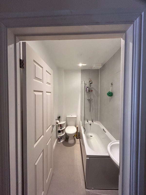 Room Lower Cheltenham Place in Bristol