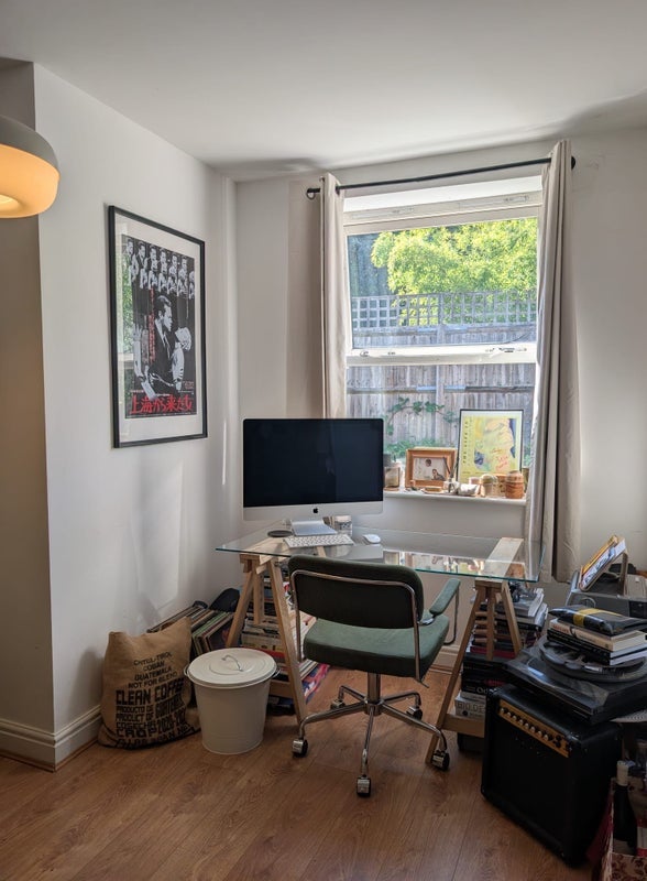 Room Lower Cheltenham Place in Bristol
