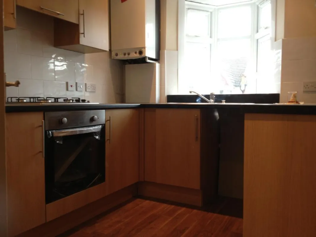 Flat Harrow Road in Greater London