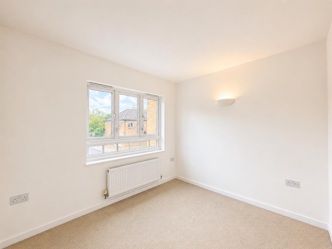 Flat Elvedon Road in Greater London