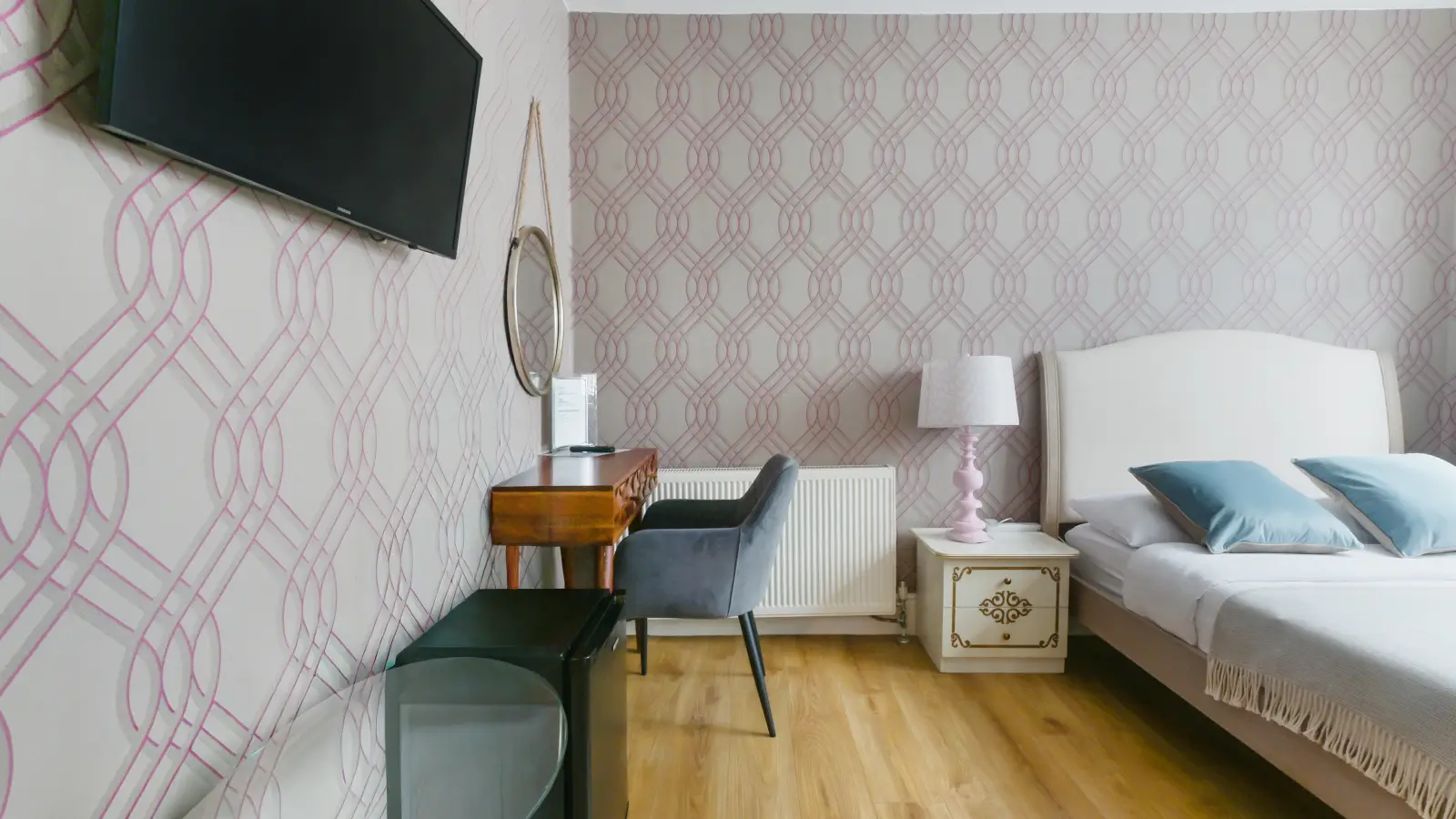 Room Milner Road in Greater London