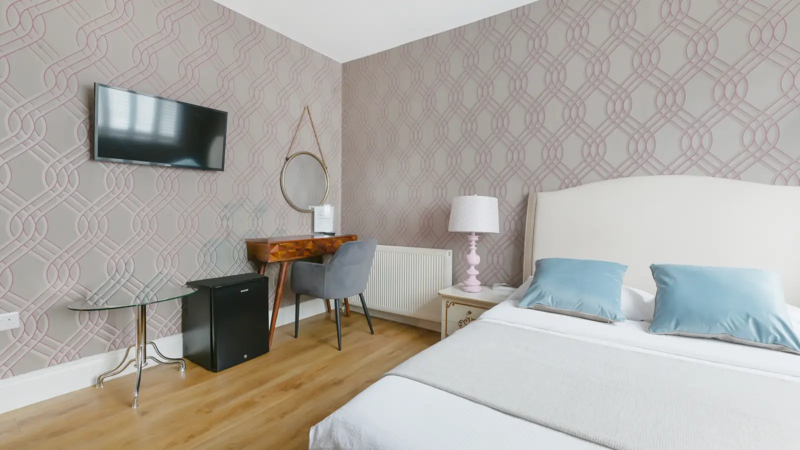 Room Milner Road in Greater London