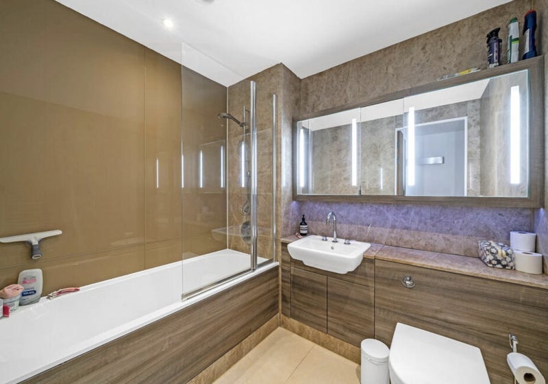 Room Juniper Drive in Greater London