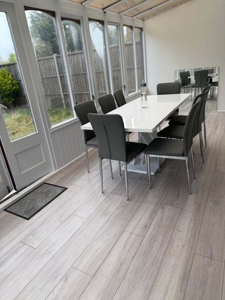 Room Brettgrave in Epsom and Ewell