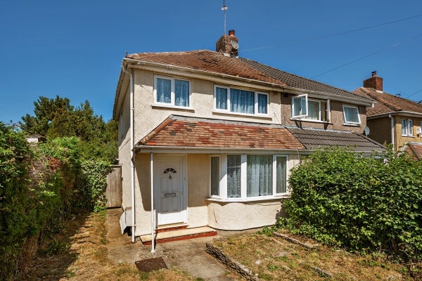 Flat Windermere Road in Patchway