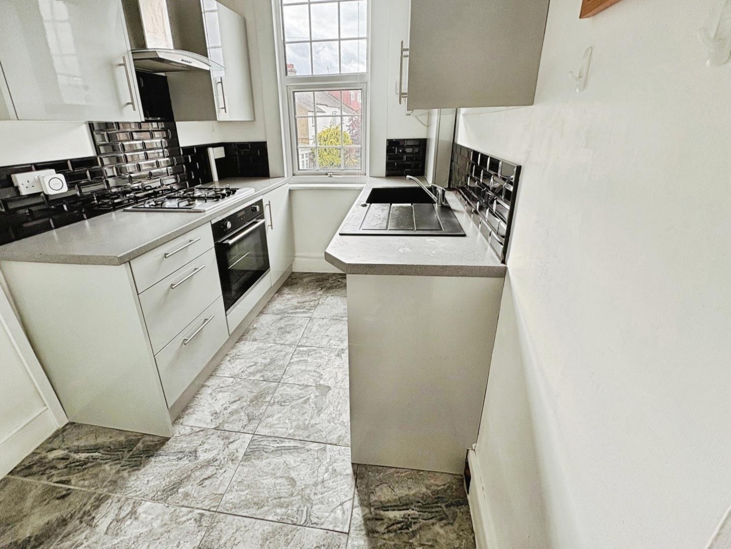 Flat Southbourne Grove in Southend-on-Sea