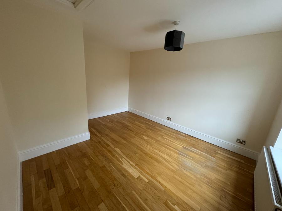 Flat Barnard Road in Oxton Village
