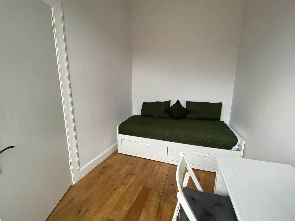Flat Leven Street in City of Edinburgh