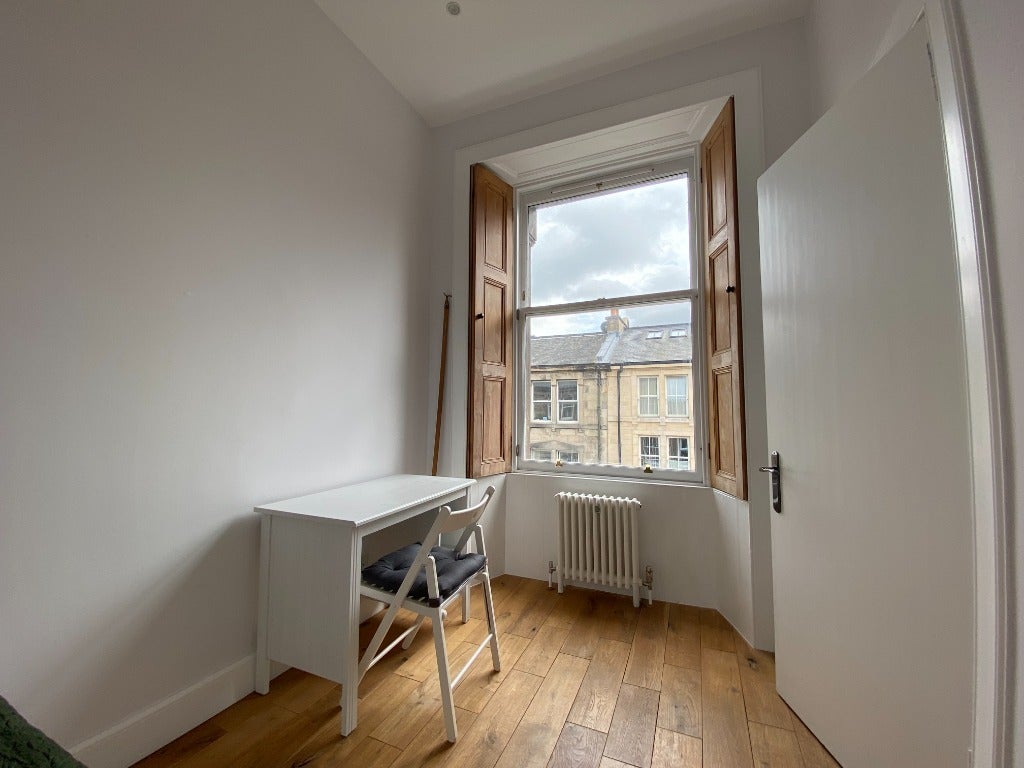 Flat Leven Street in City of Edinburgh