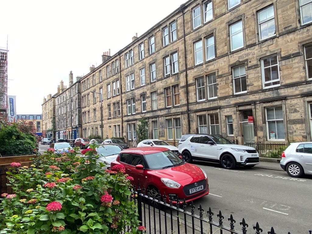 Flat Leven Street in City of Edinburgh