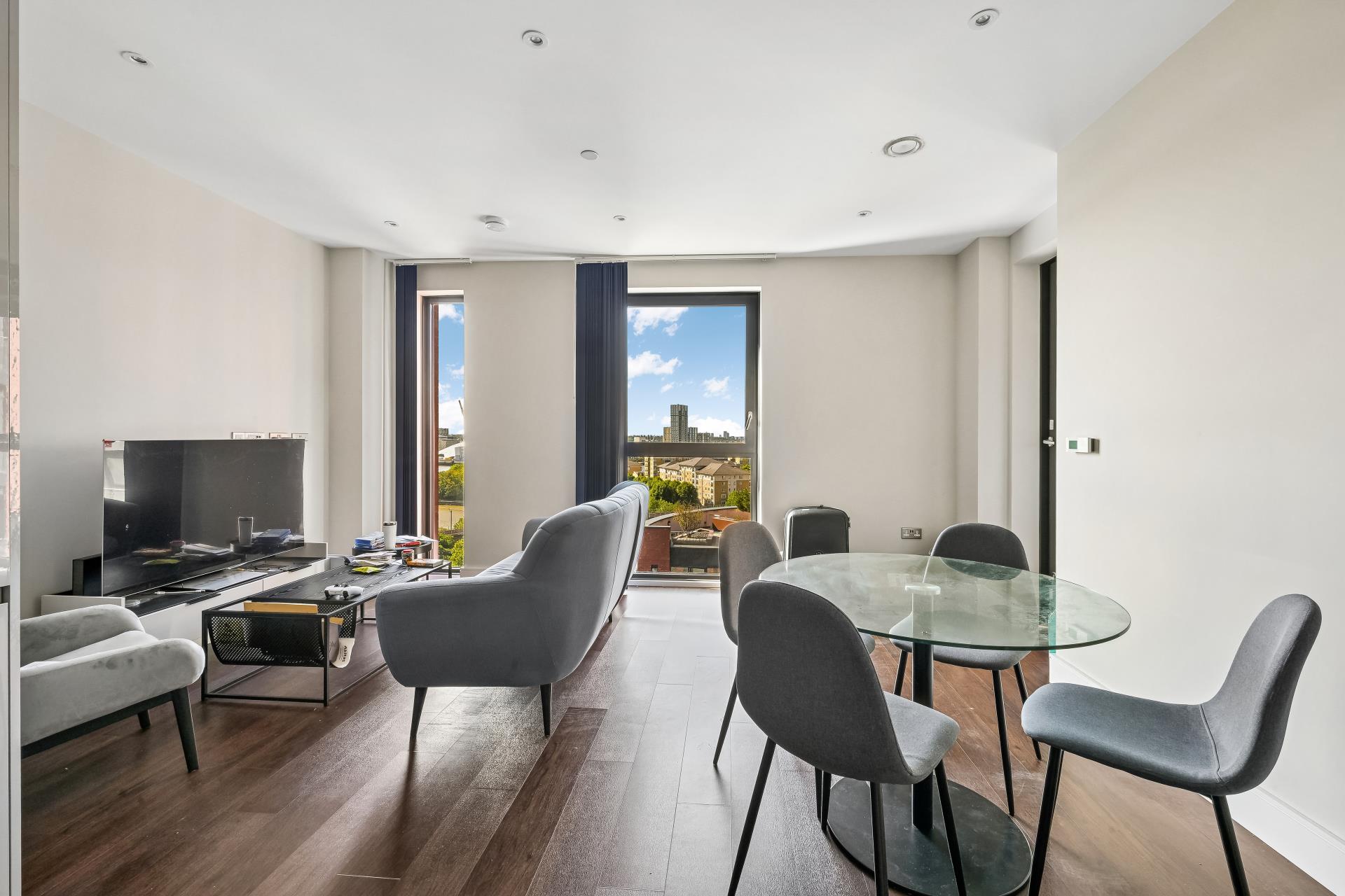 Flat Silvocea Way in Greater London