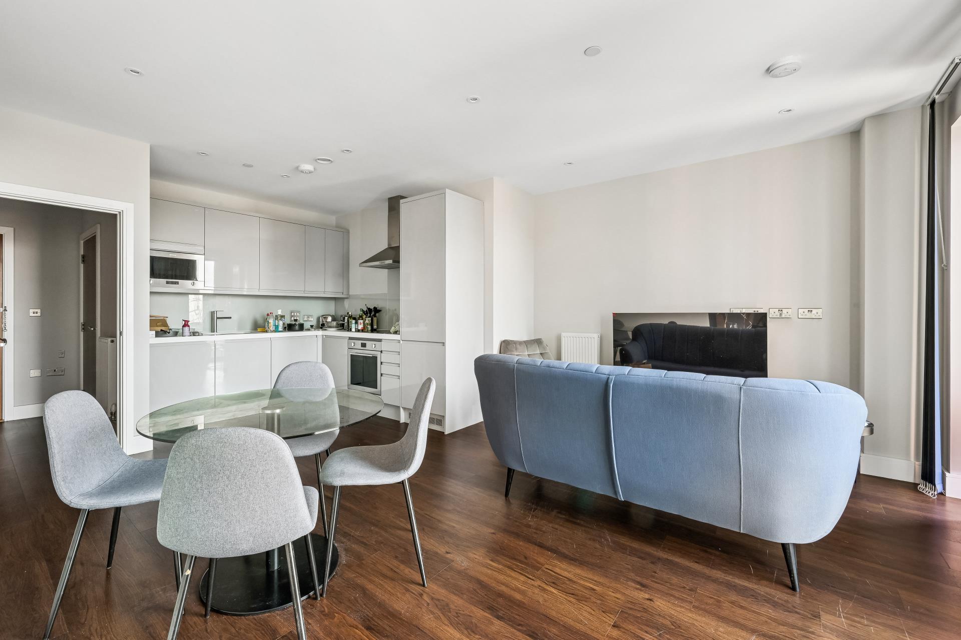 Flat Silvocea Way in Greater London