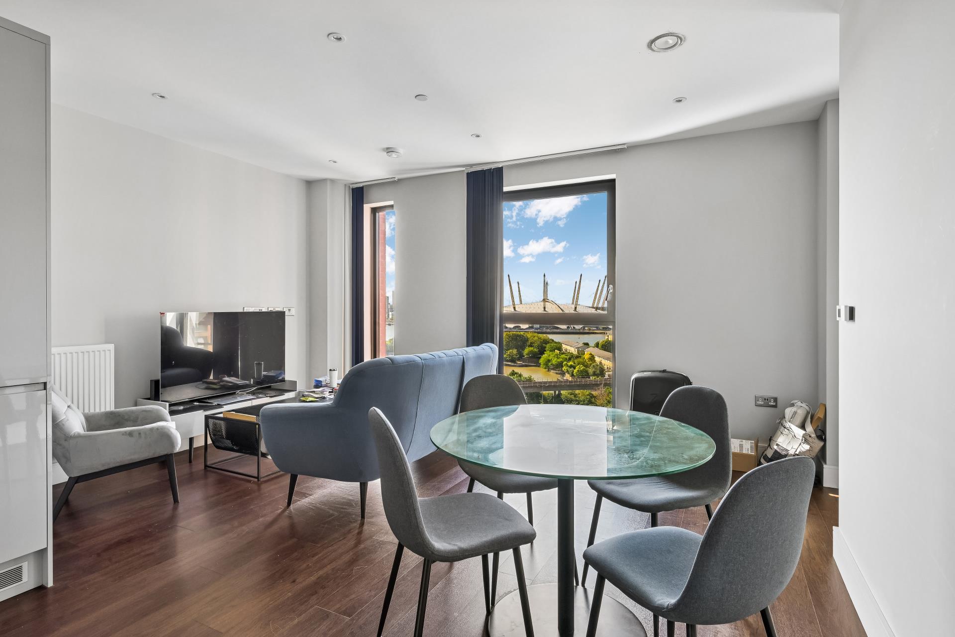 Flat Silvocea Way in Greater London