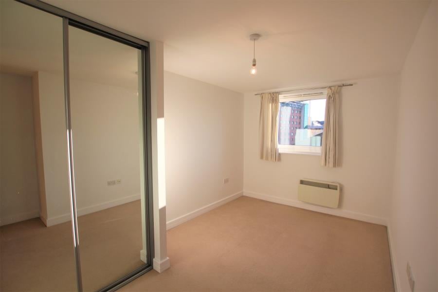 Flat Victoria Way in Woking
