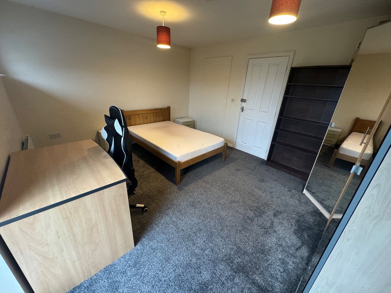 Room Circus Drive in Cambridge