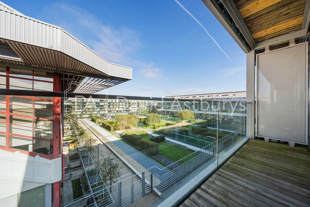 Flat Highbury Square in London