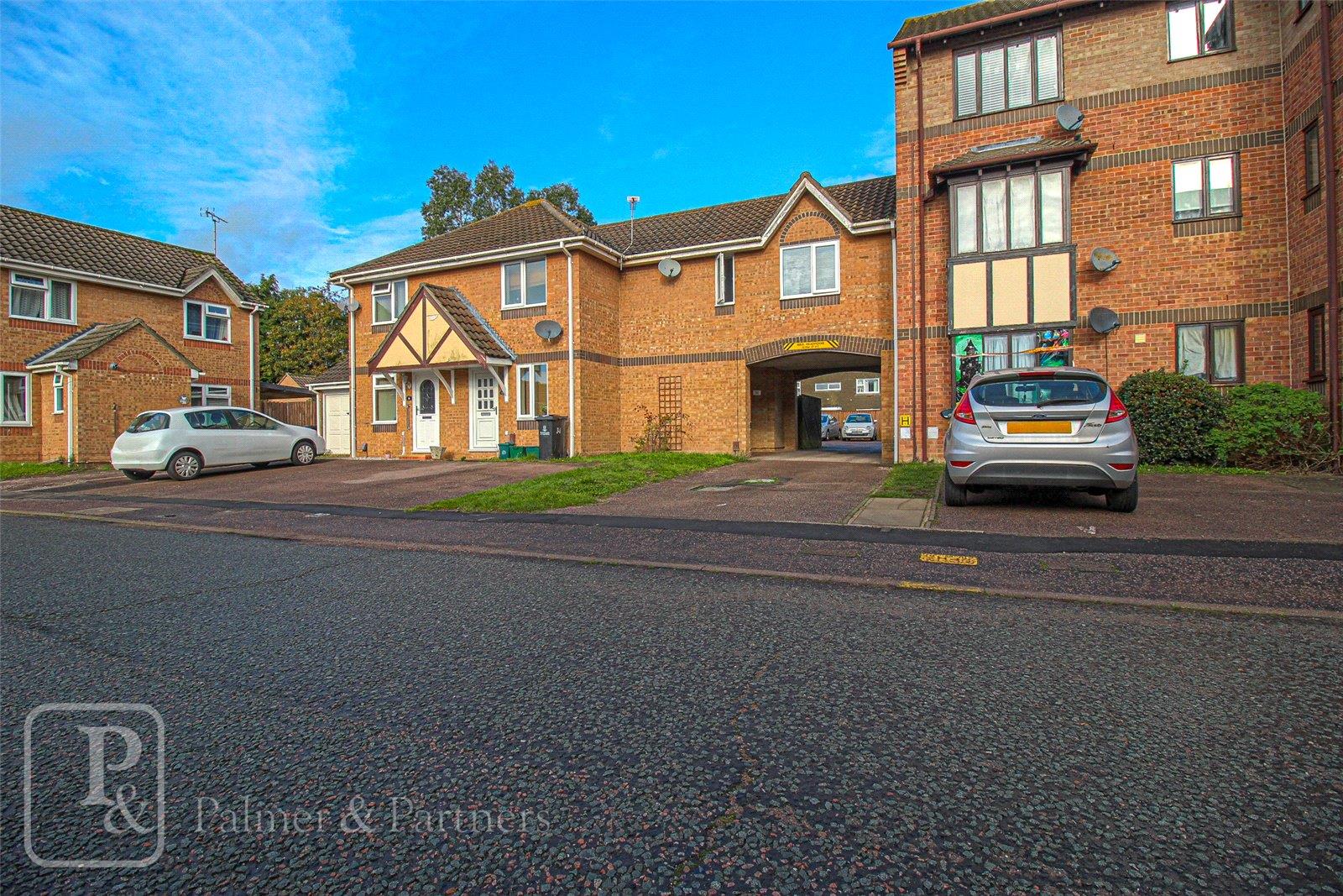 Flat Friday Wood Green in Colchester