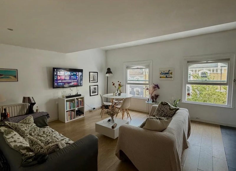 Room Ferndale Road in Greater London