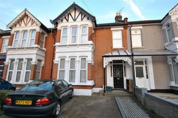 Flat Airlie Gardens in Greater London