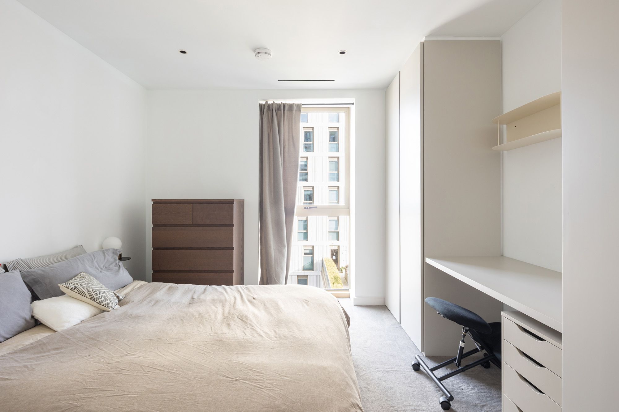Flat Tiger Way in Greater London