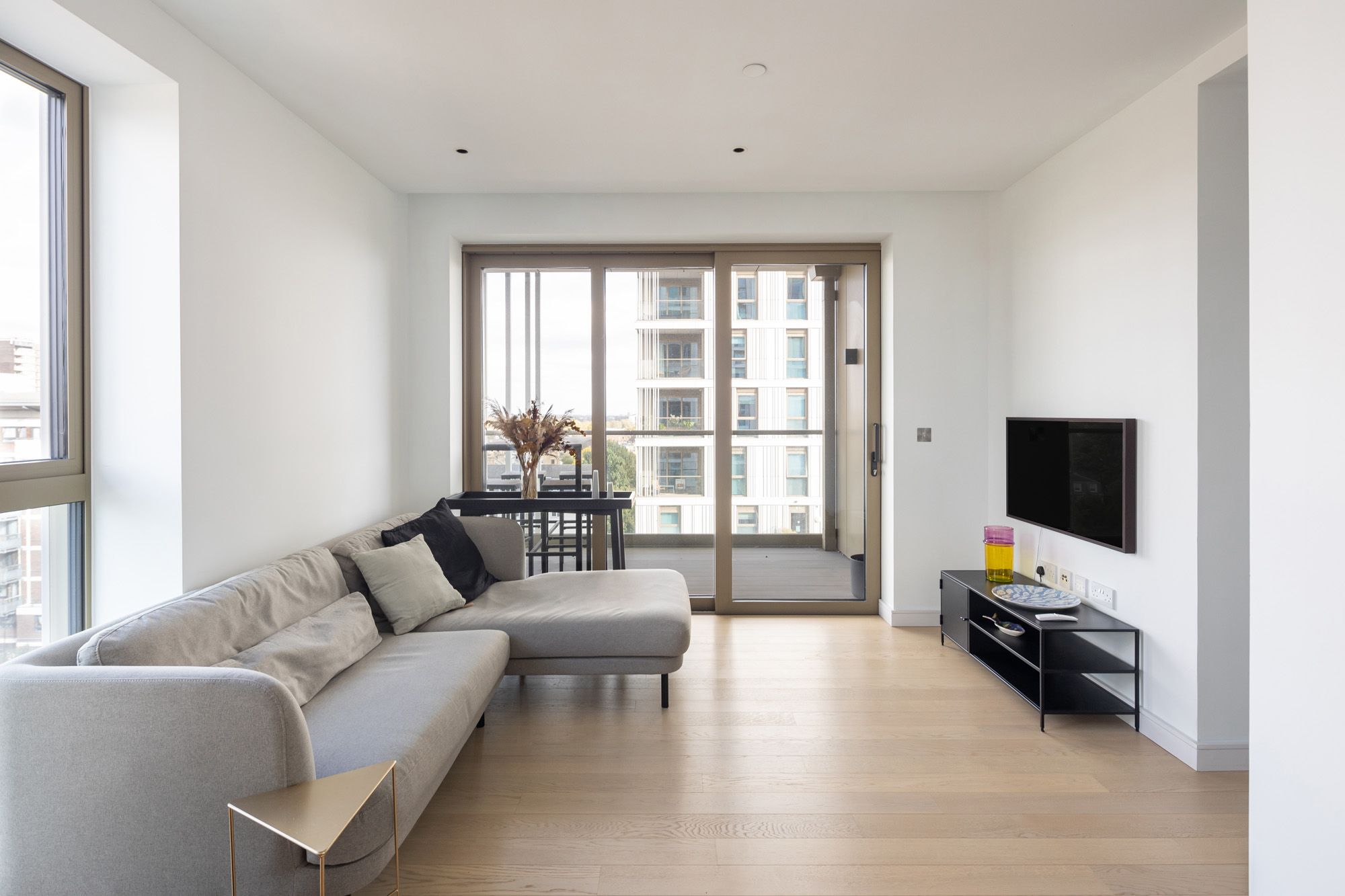 Flat Tiger Way in Greater London