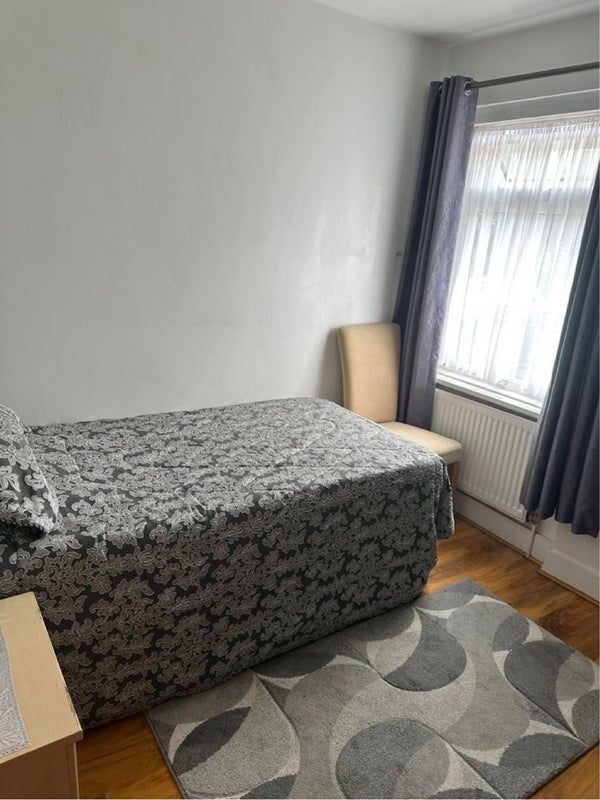 Room Saxon Road in Greater London