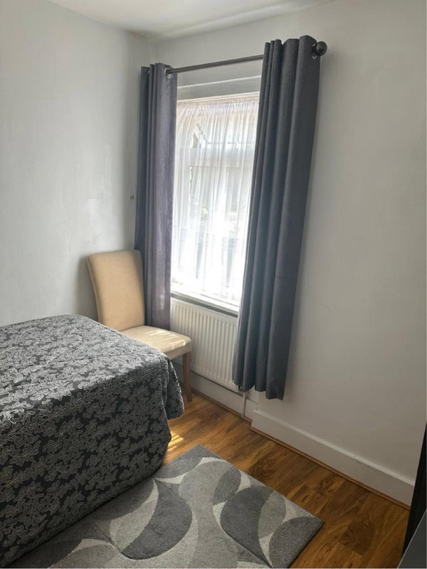 Room Saxon Road in Greater London