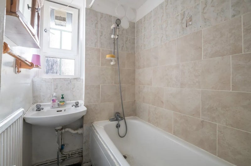 Room Wandsworth Road in Greater London