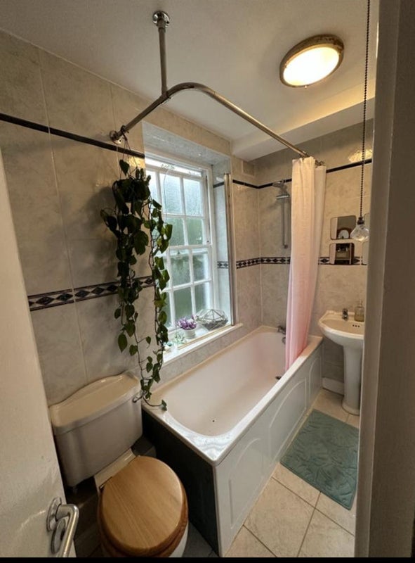 Room Biddestone Road in Greater London