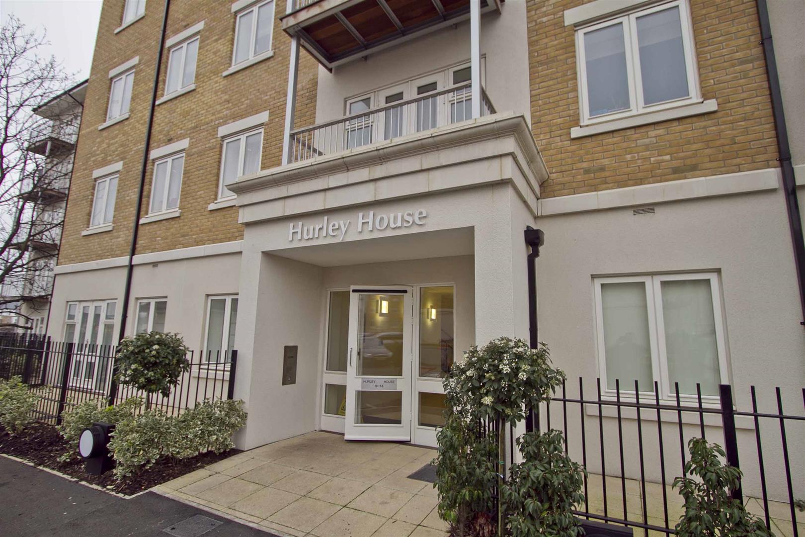 Flat Park Lodge Avenue in Greater London