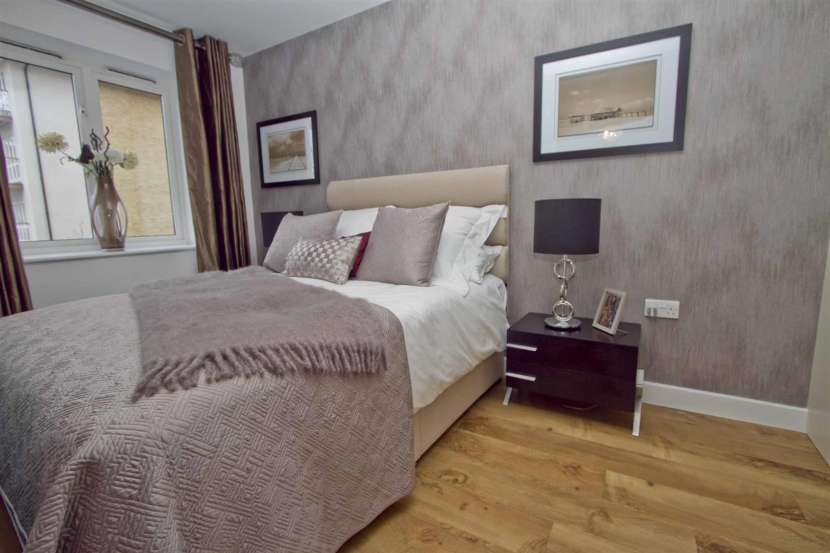 Flat Park Lodge Avenue in Greater London