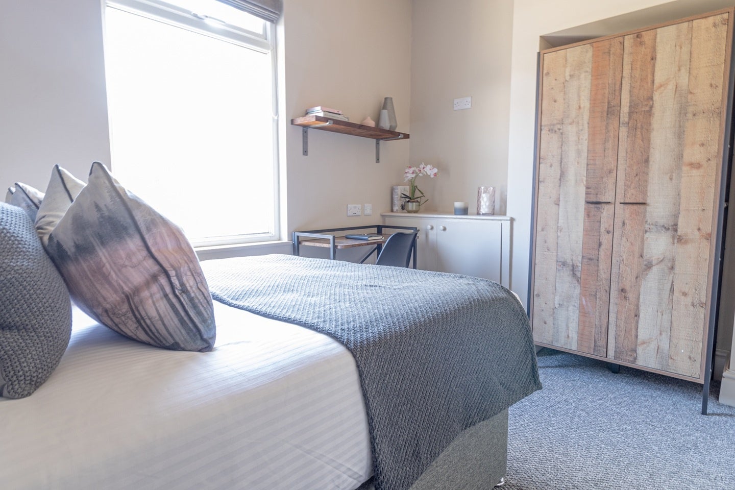 Room Deepdale Road in Preston