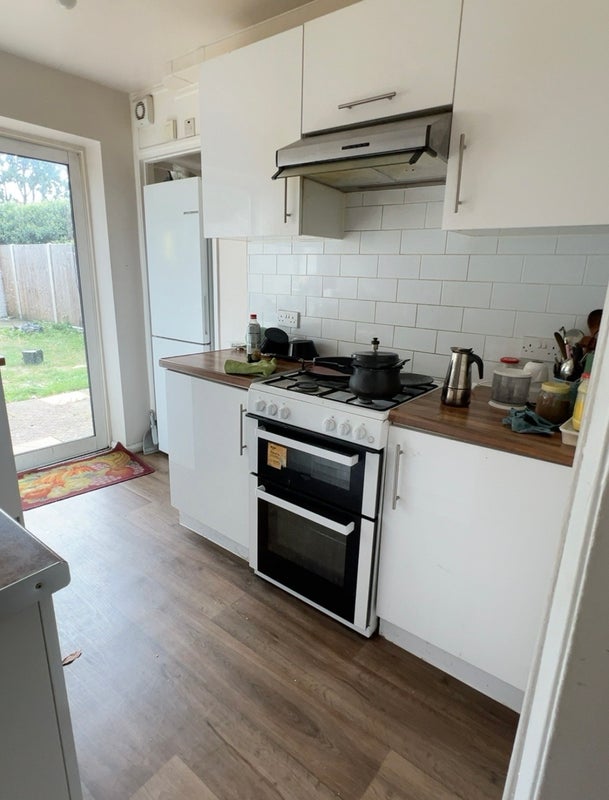 Room Dunheved Close in Greater London