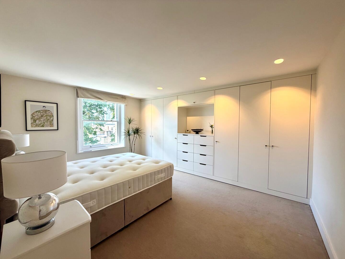 Flat Clarendon Road in Greater London